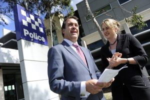 Pakula shrugs off swing to win