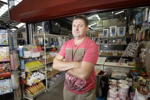 Dandenong market stallholders threaten strike 