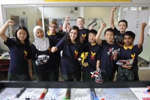 Robot run stretches teens