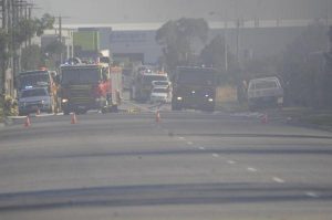 Smoke hampers blaze battle