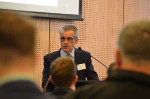 Speakers take an hole-istic view