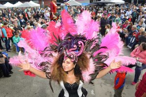 Thousands throng market to savour world fare