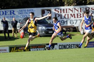 Tight tussle goes Stringrays’ way