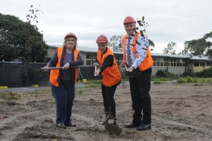 Students back upgrade during minister’s visit