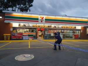 Man shot in servo robbery