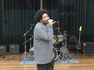 Singer with no limits