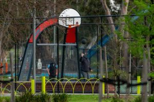 Lockdown defiers take court action