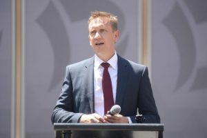 Federal budget pros and cons