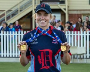 Dandenong star inks new deal