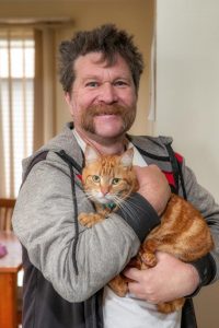 Lost cat returns after 6 months