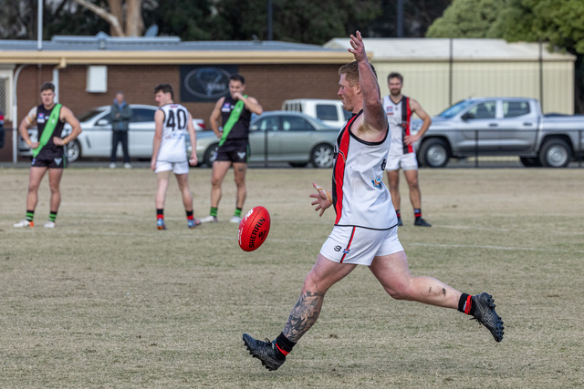 Hampton Park climbs to first