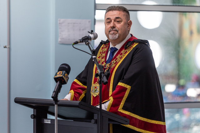 Mayor under microscope