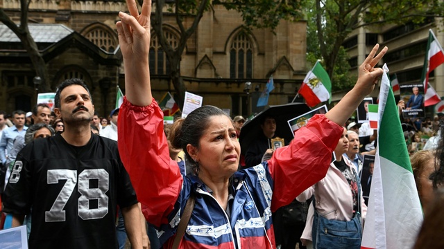 Iranian diaspora concerned as anti-government protests continues